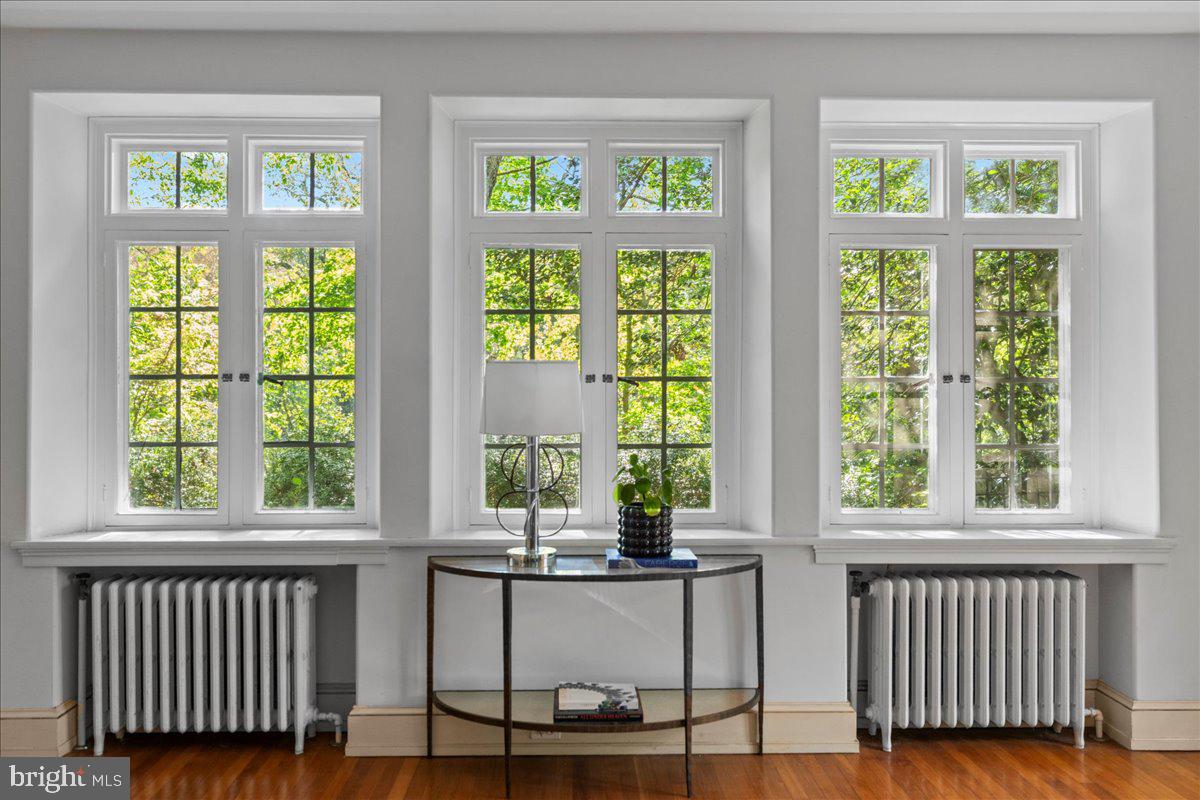 452 W CHESTNUT HILL AVENUE