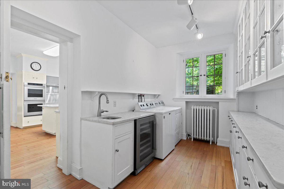 452 W CHESTNUT HILL AVENUE