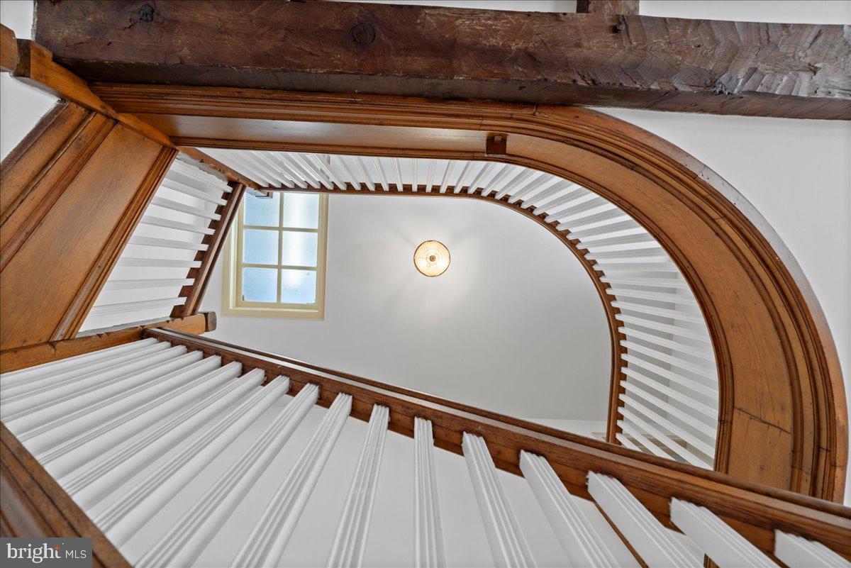 452 W CHESTNUT HILL AVENUE