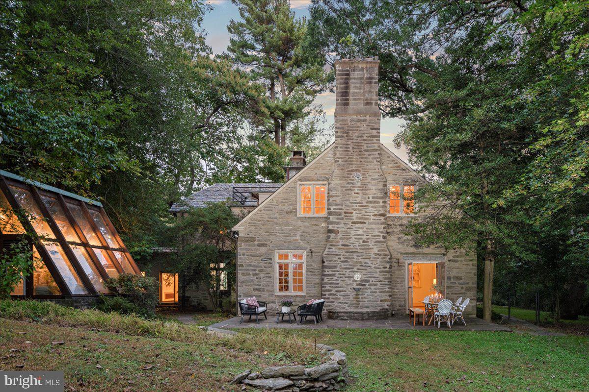 452 W CHESTNUT HILL AVENUE