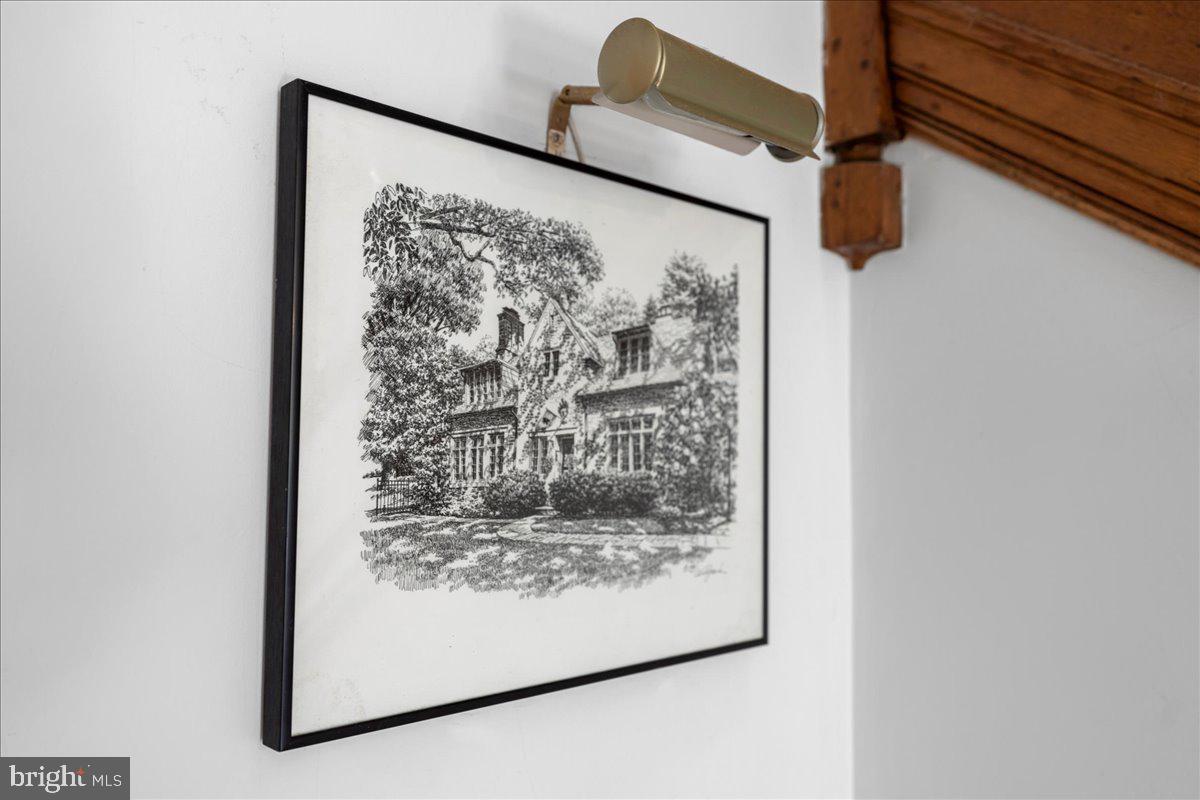 452 W CHESTNUT HILL AVENUE