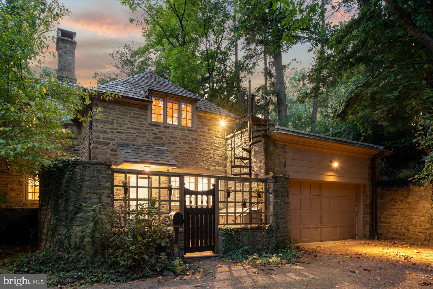 452 W CHESTNUT HILL AVENUE