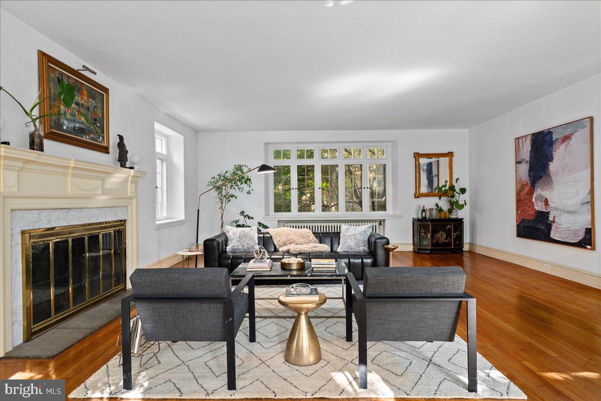 452 W CHESTNUT HILL AVENUE