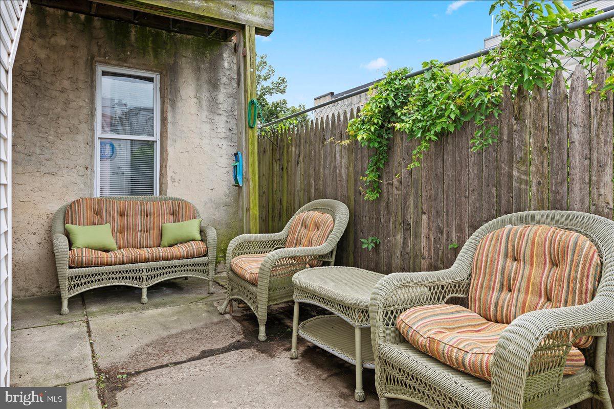 2624 E HAROLD STREET