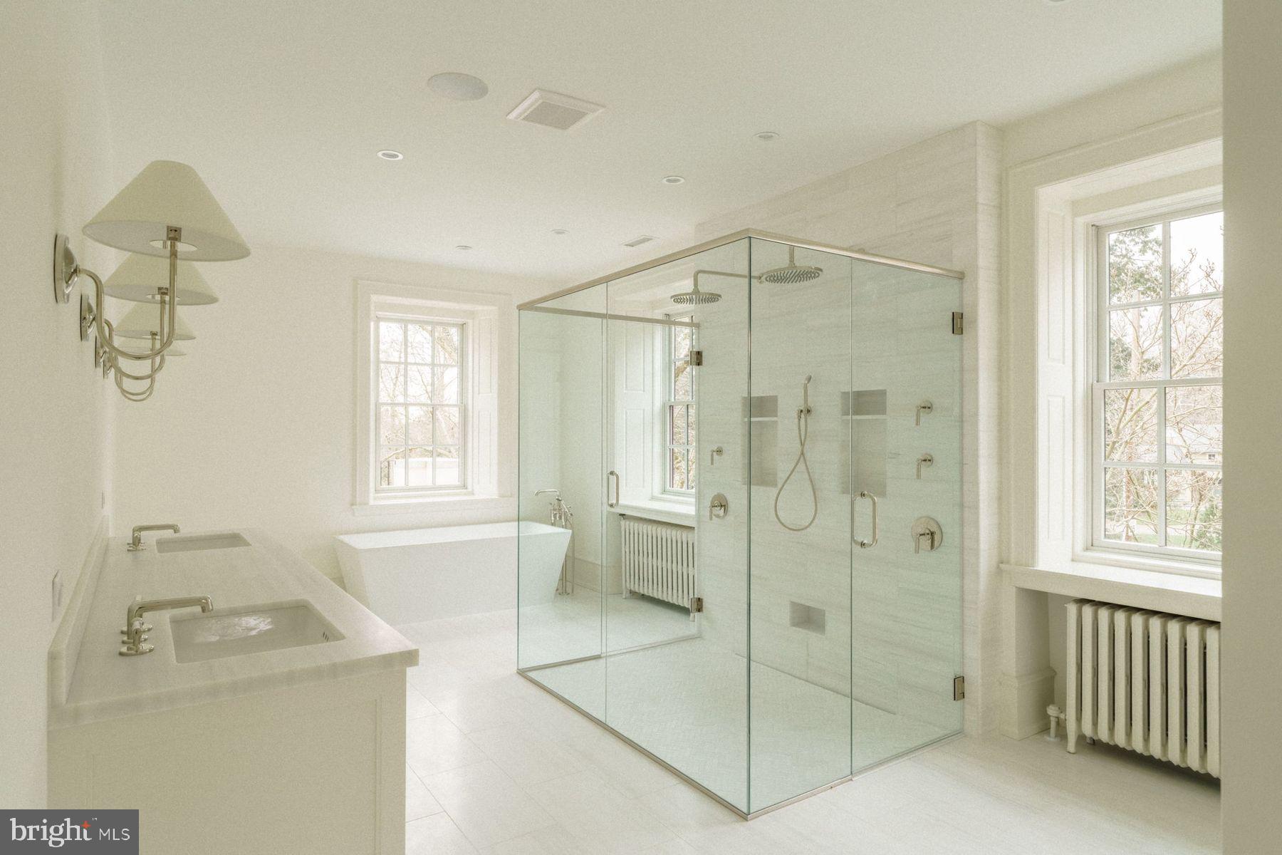 422 W CHESTNUT HILL AVENUE