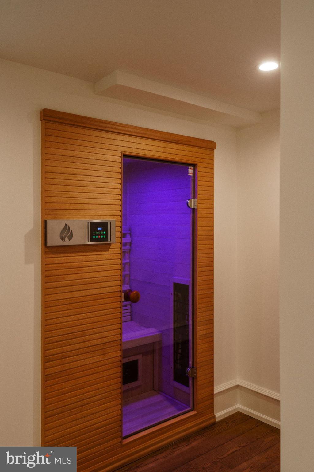 422 W CHESTNUT HILL AVENUE