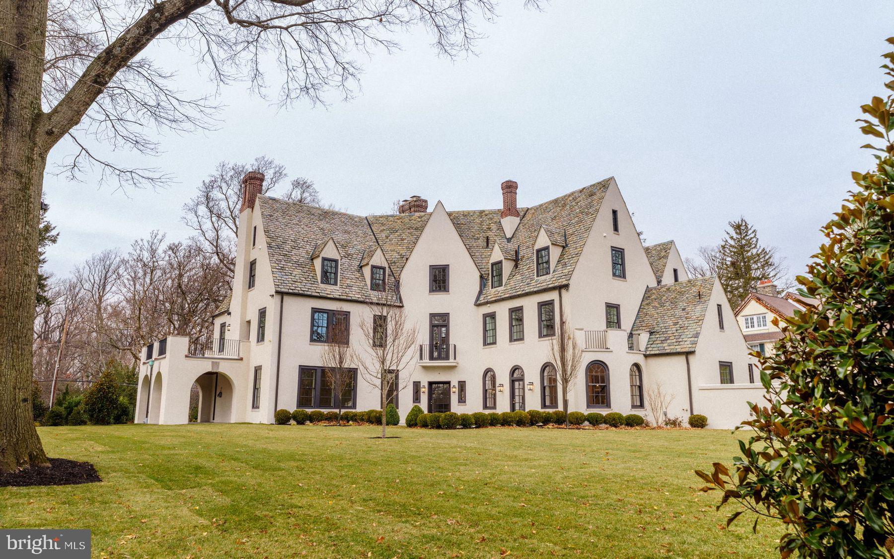 422 W CHESTNUT HILL AVENUE