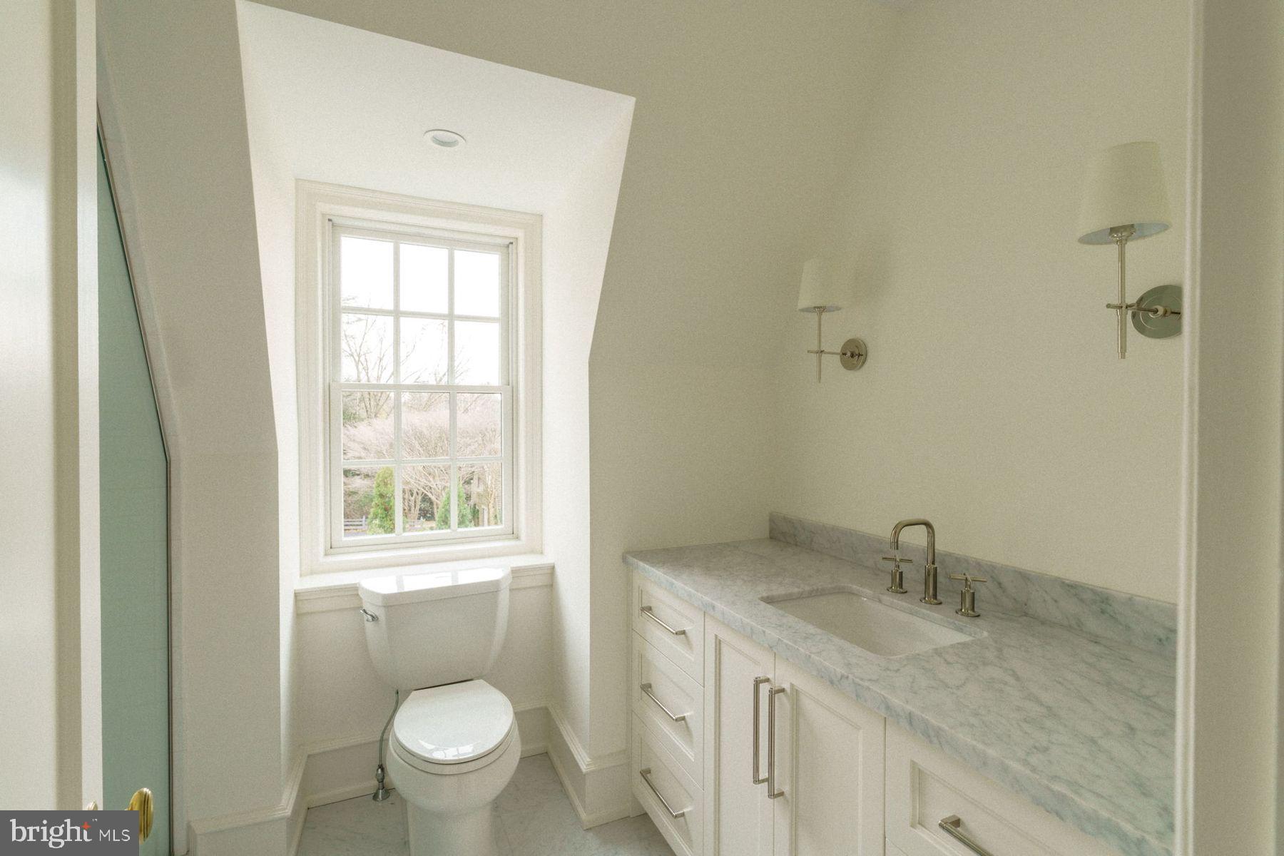 422 W CHESTNUT HILL AVENUE