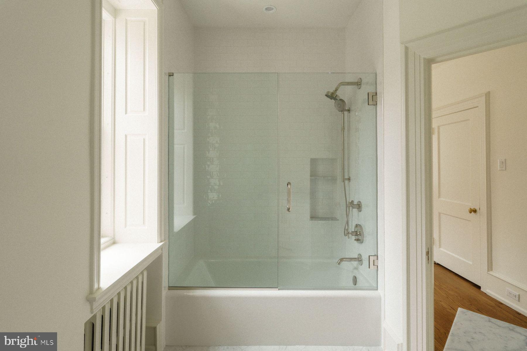 422 W CHESTNUT HILL AVENUE