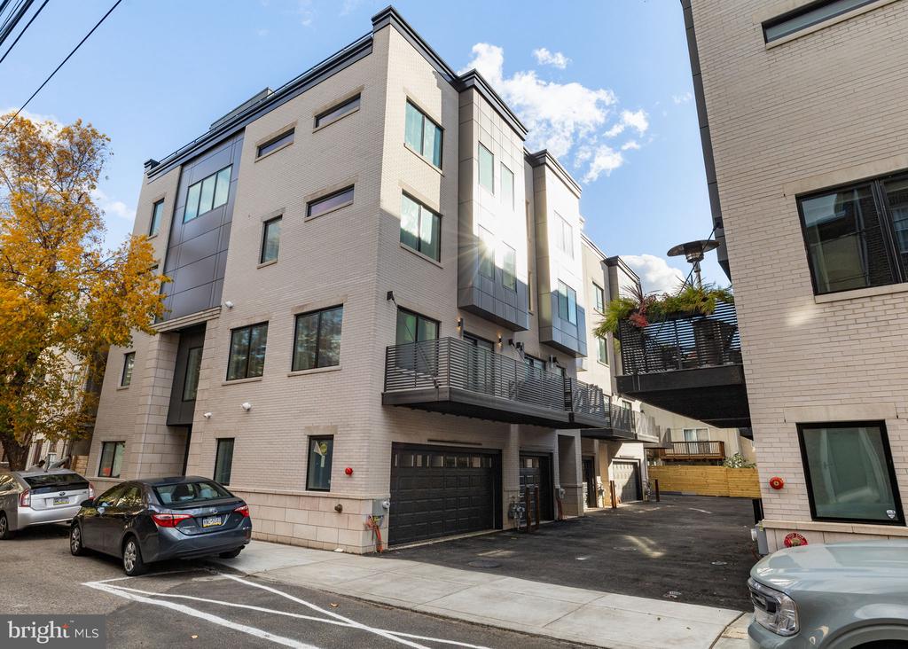 706 LATONA STREET I