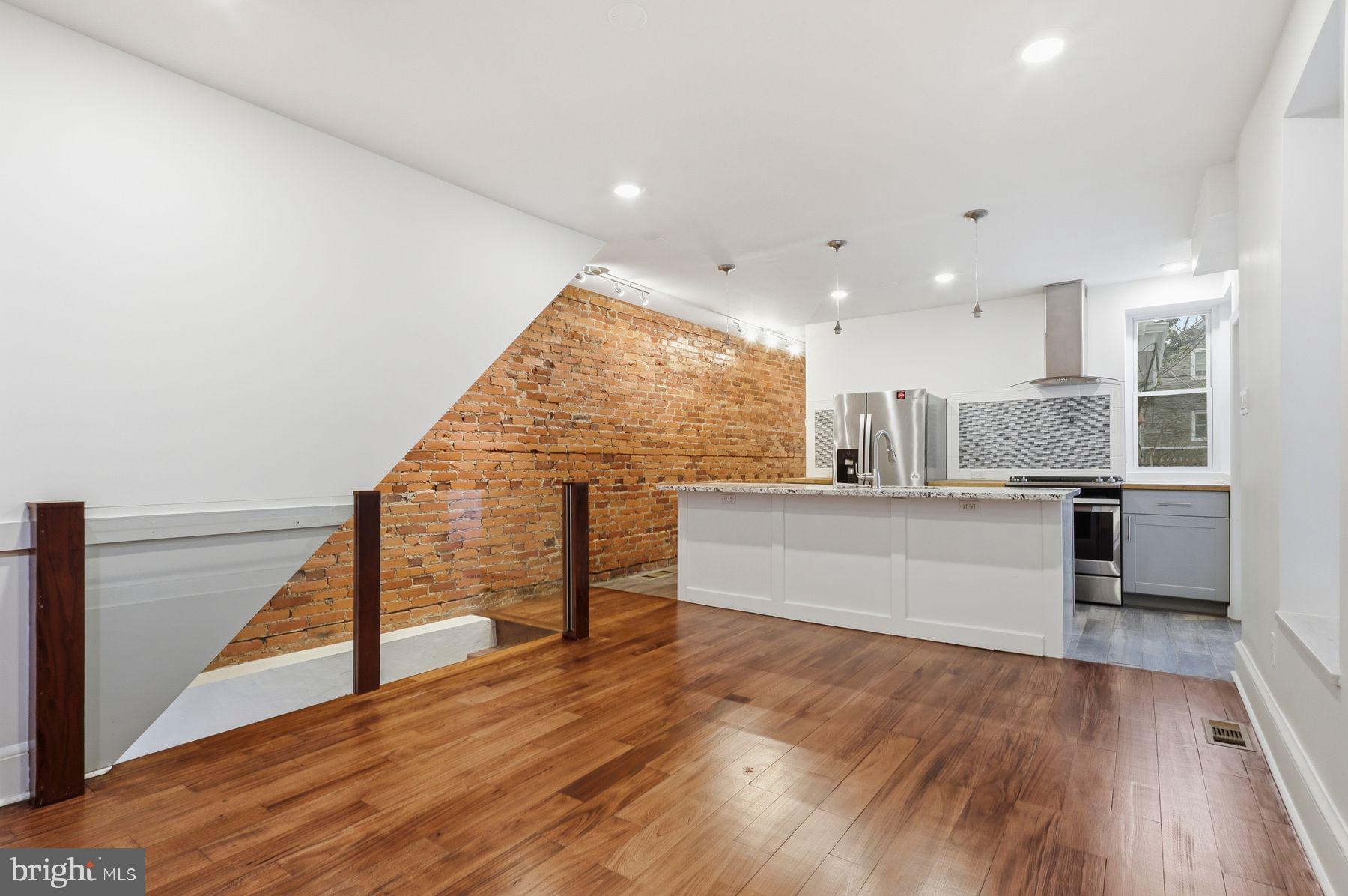 7815 GERMANTOWN AVENUE