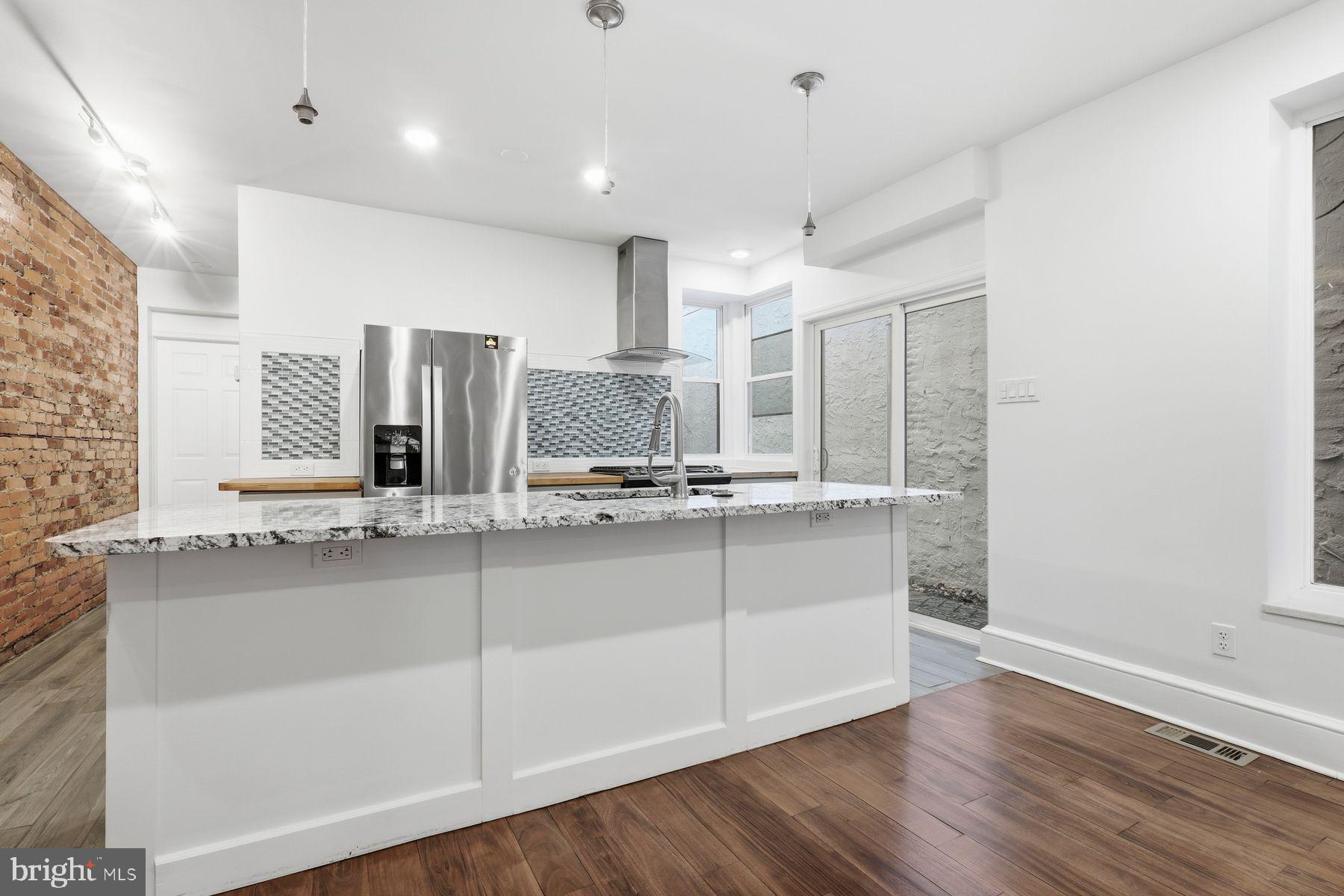 7815 GERMANTOWN AVENUE