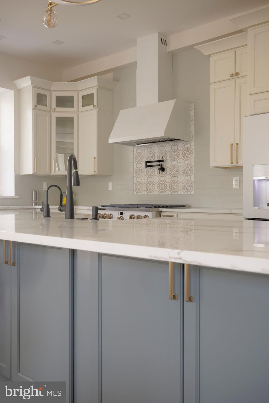 205 W HIGHLAND AVENUE