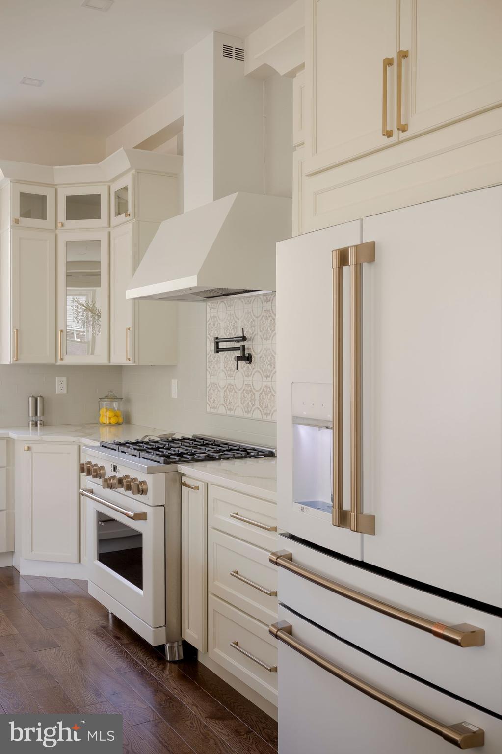 205 W HIGHLAND AVENUE