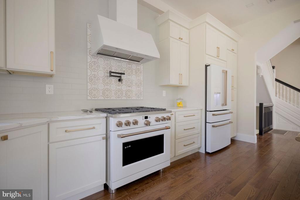 205 W HIGHLAND AVENUE
