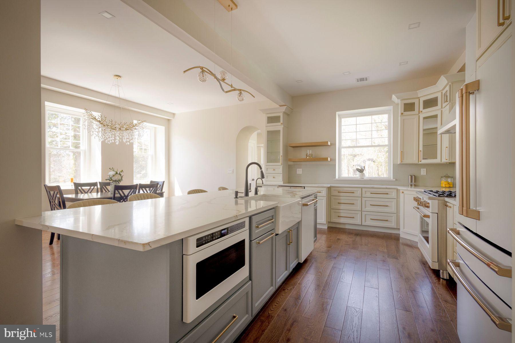 205 W HIGHLAND AVENUE