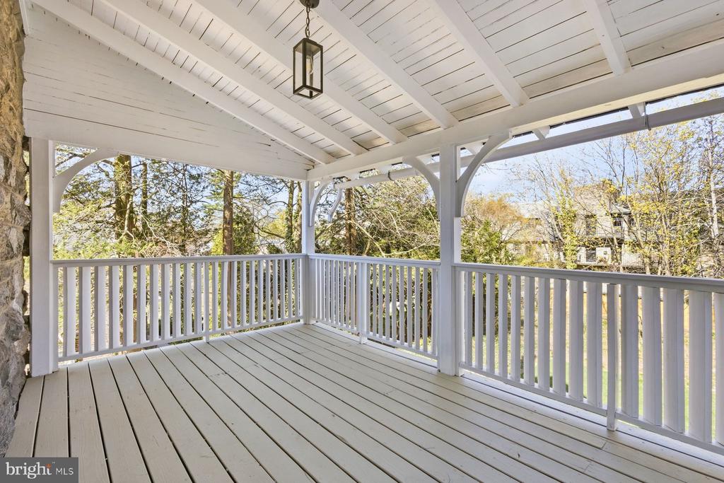 205 W HIGHLAND AVENUE