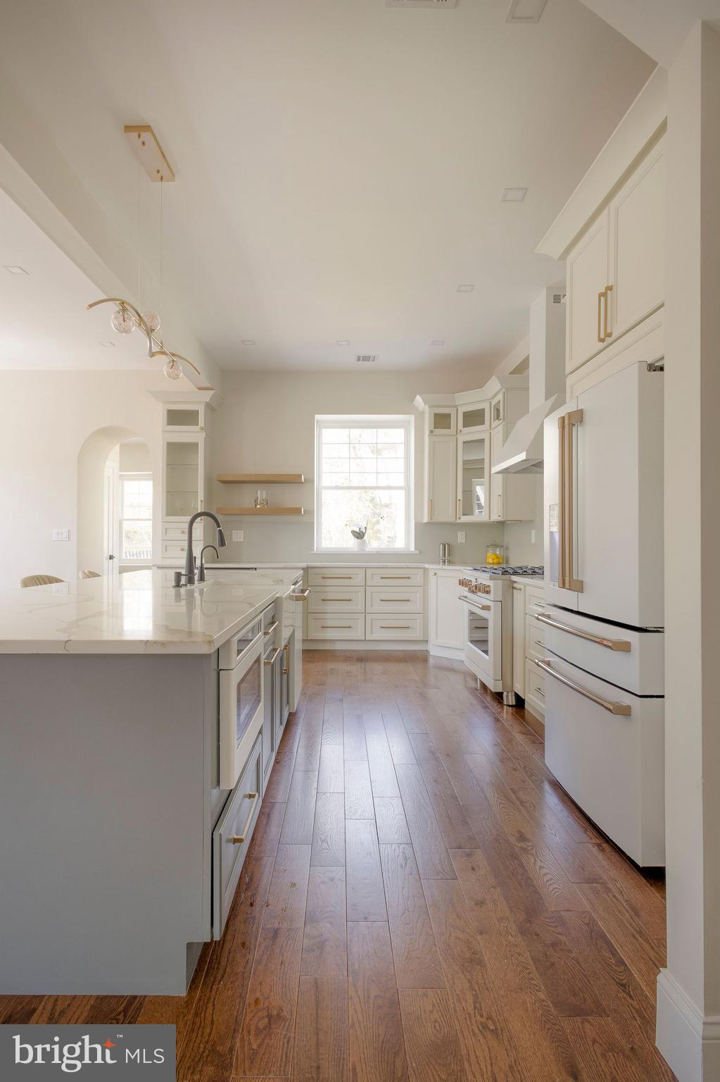 205 W HIGHLAND AVENUE