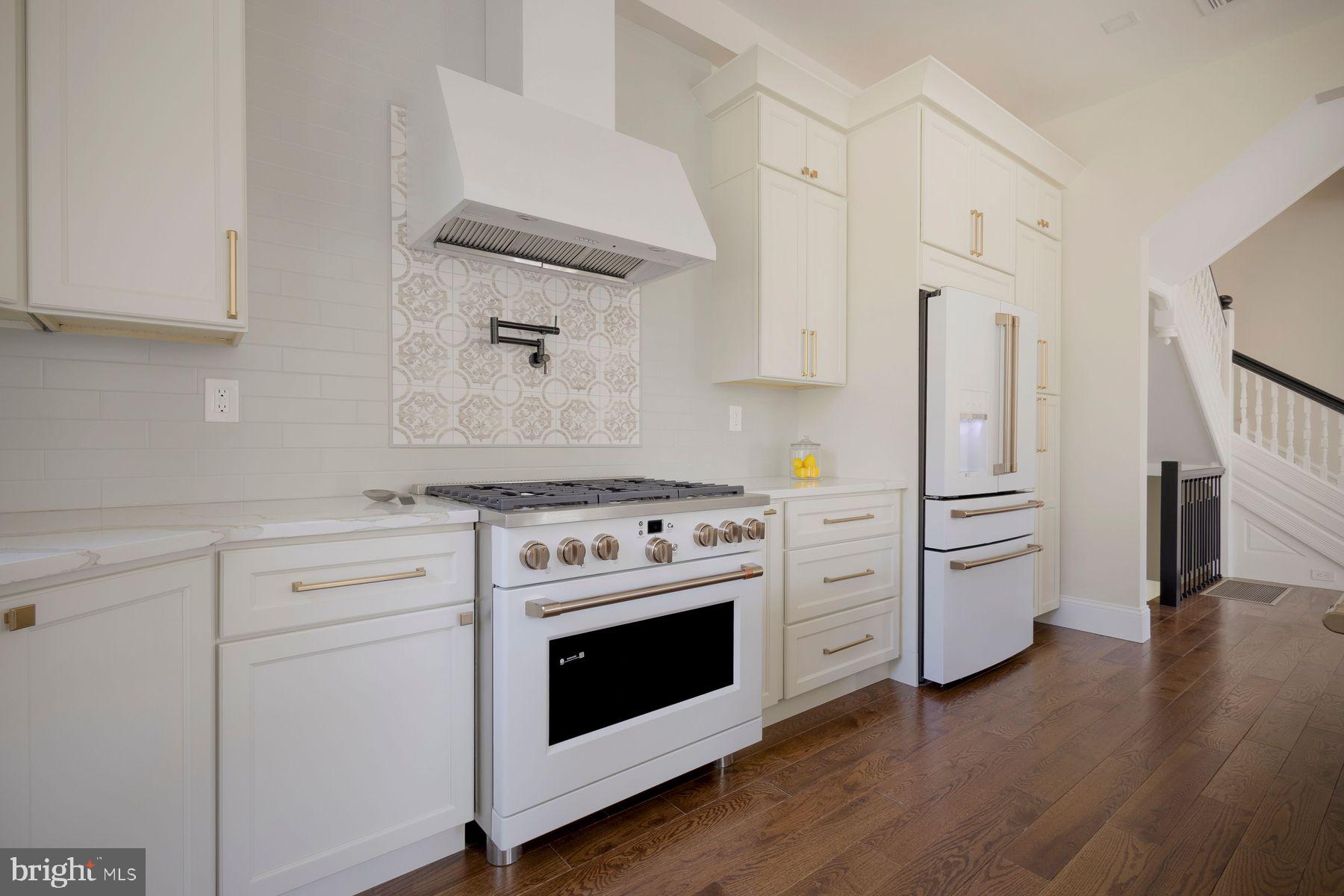 205 W HIGHLAND AVENUE