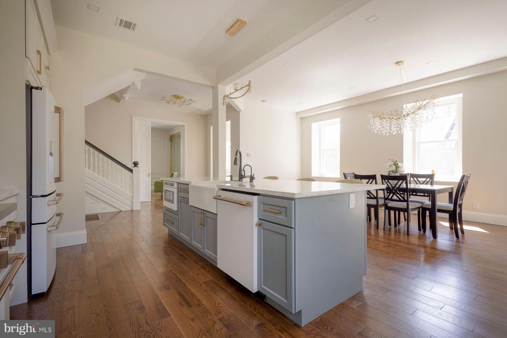 205 W HIGHLAND AVENUE
