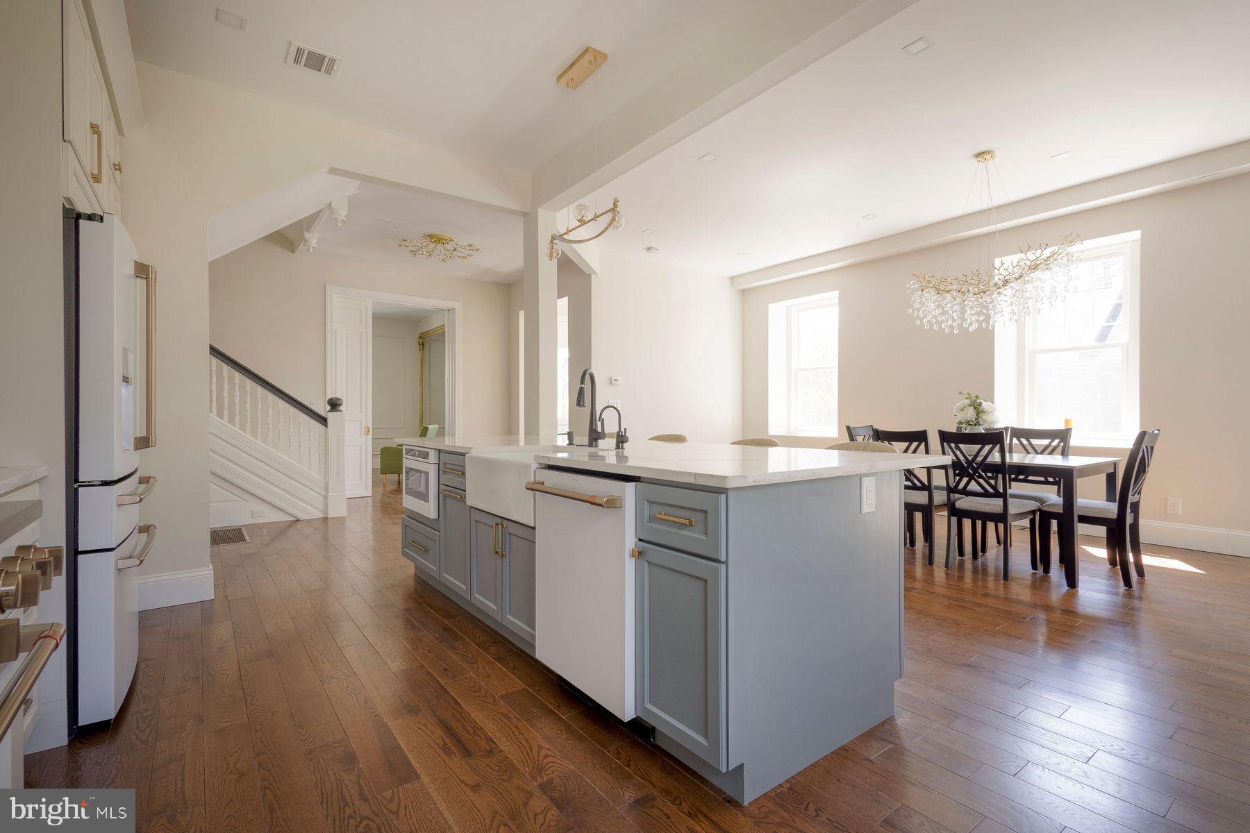 205 W HIGHLAND AVENUE