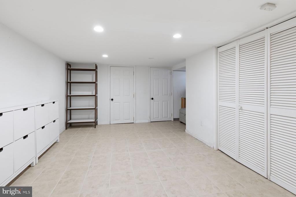 210 E EVERGREEN AVENUE E