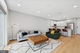 700 MOYER STREET 00 210
