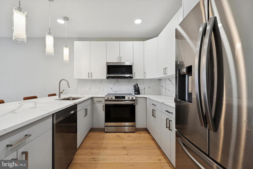 700 MOYER STREET 00 210