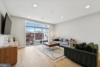 700 MOYER STREET 00 210