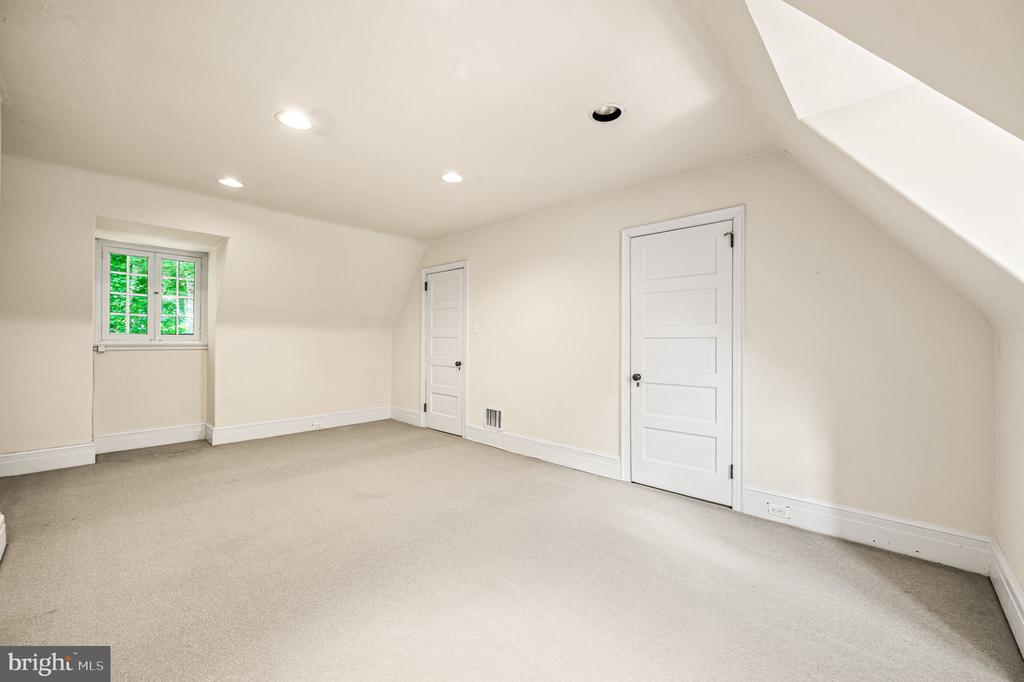 7700 LINCOLN DRIVE