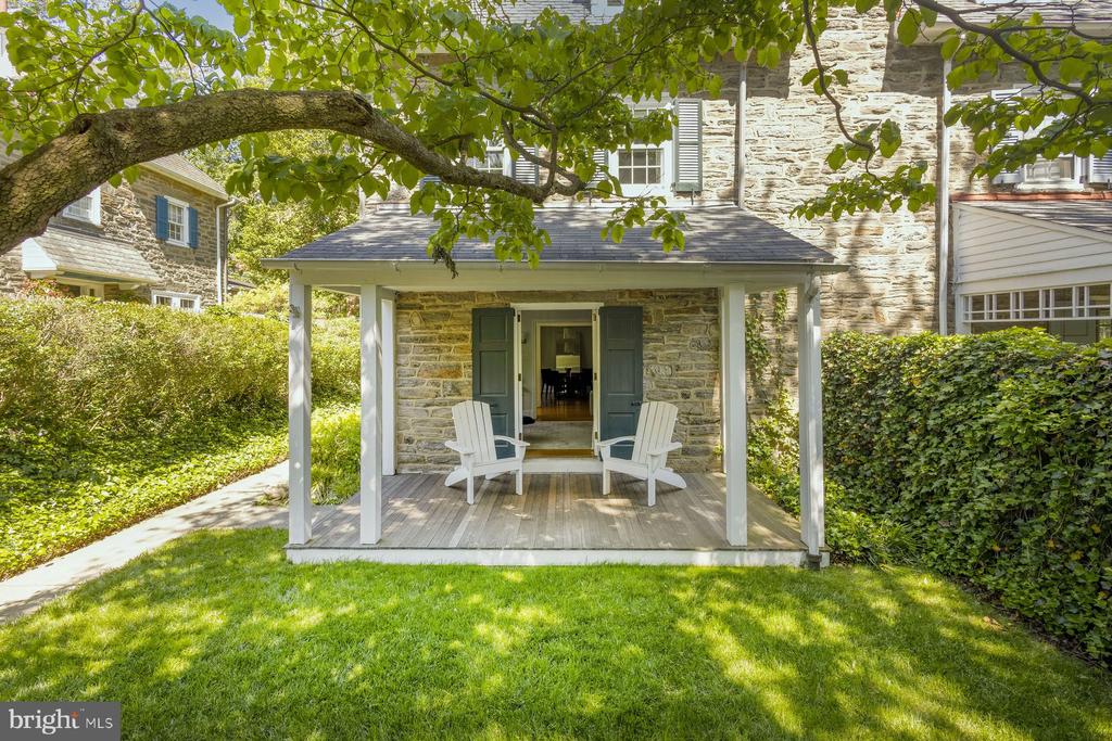 15 E WILLOW GROVE AVENUE