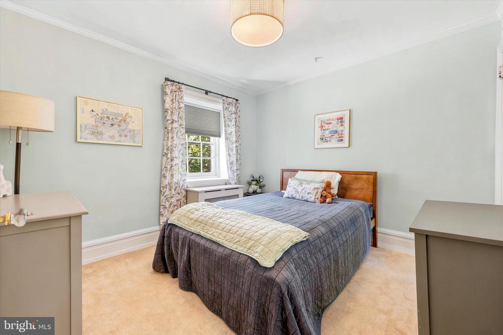 112 W SPRINGFIELD AVENUE