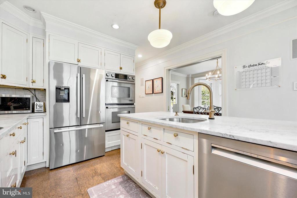 112 W SPRINGFIELD AVENUE