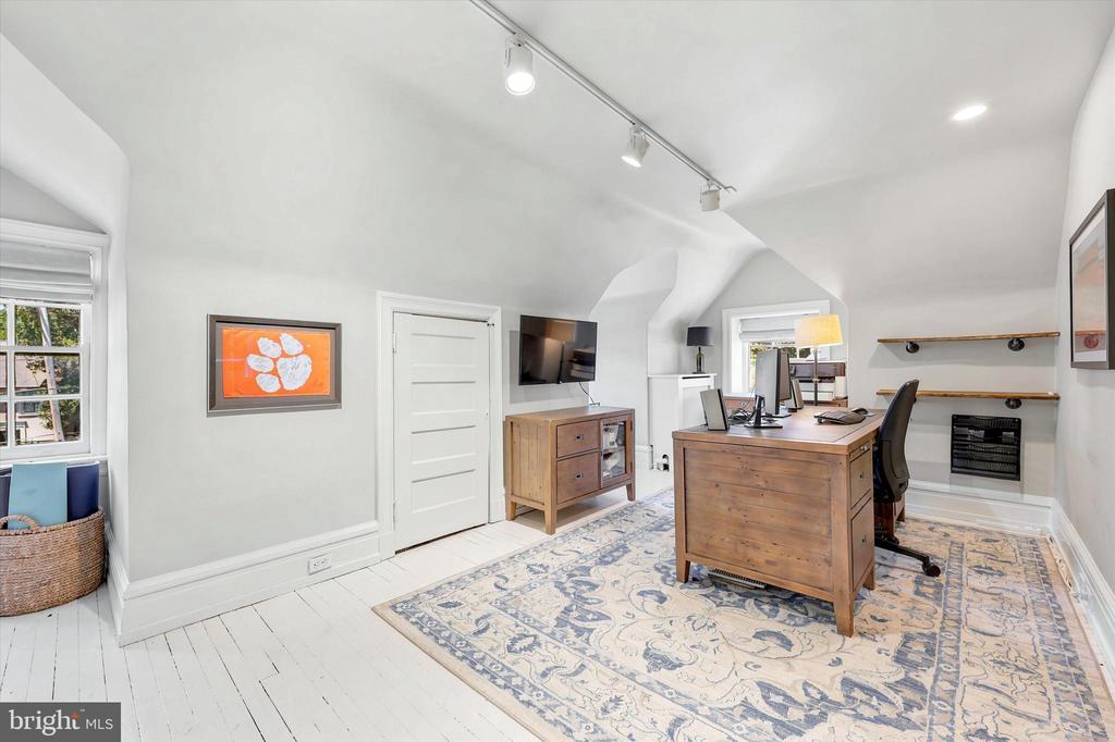 112 W SPRINGFIELD AVENUE