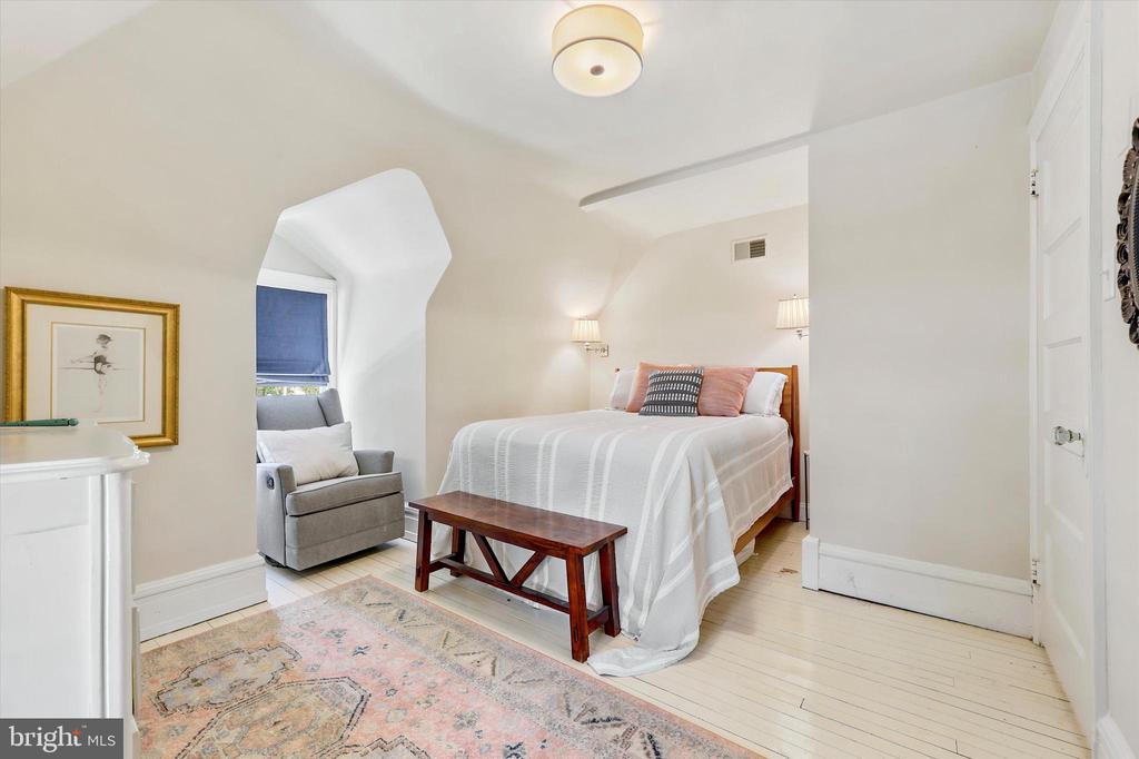 112 W SPRINGFIELD AVENUE