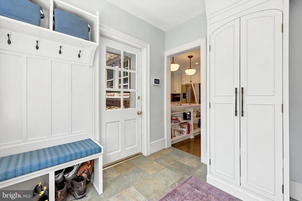 112 W SPRINGFIELD AVENUE