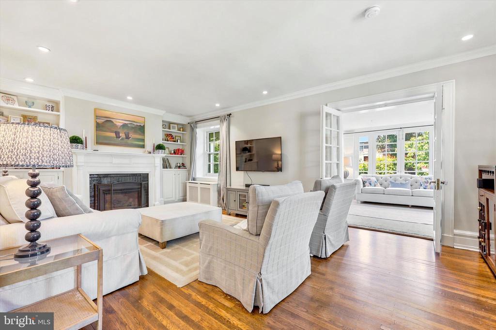 112 W SPRINGFIELD AVENUE