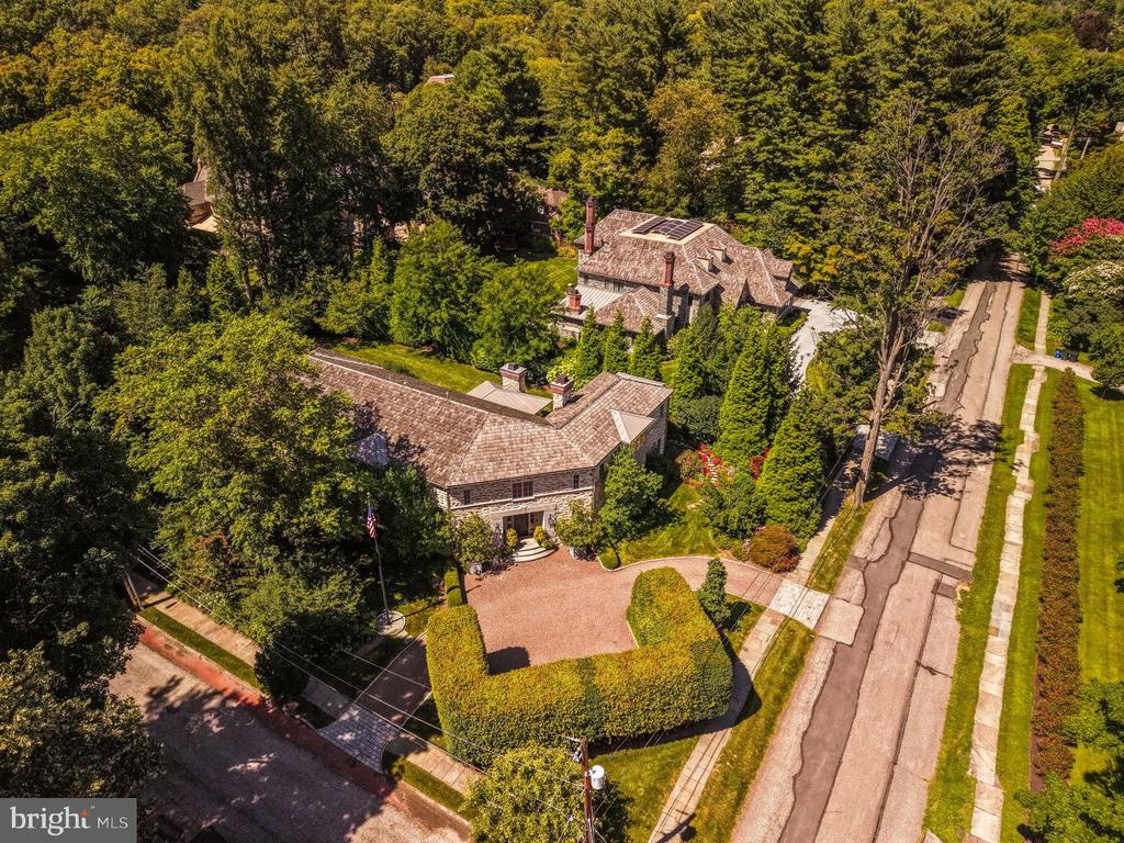 415 W MORELAND AVENUE