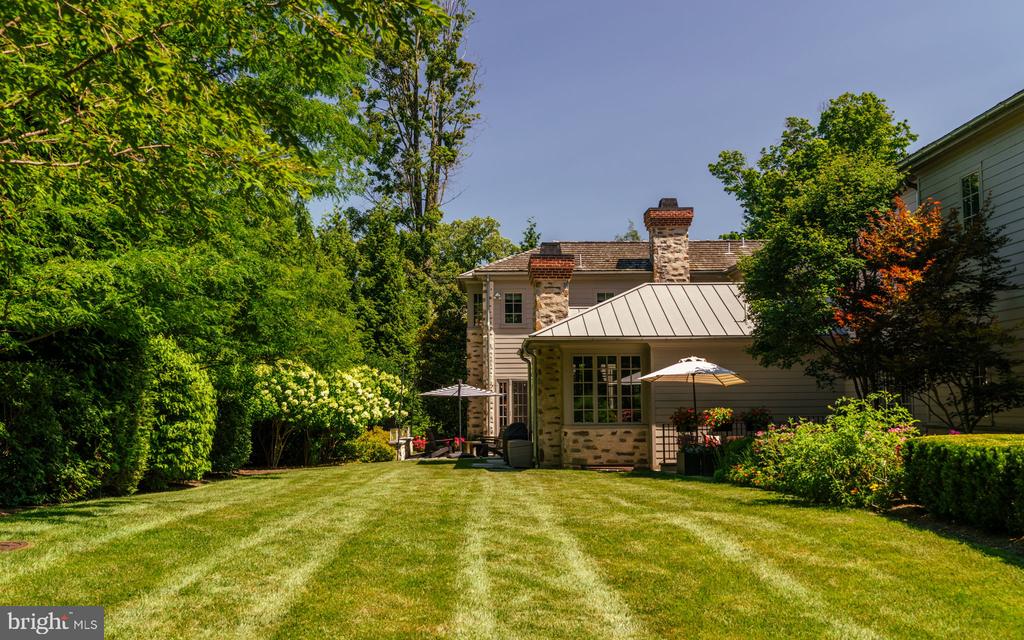 415 W MORELAND AVENUE