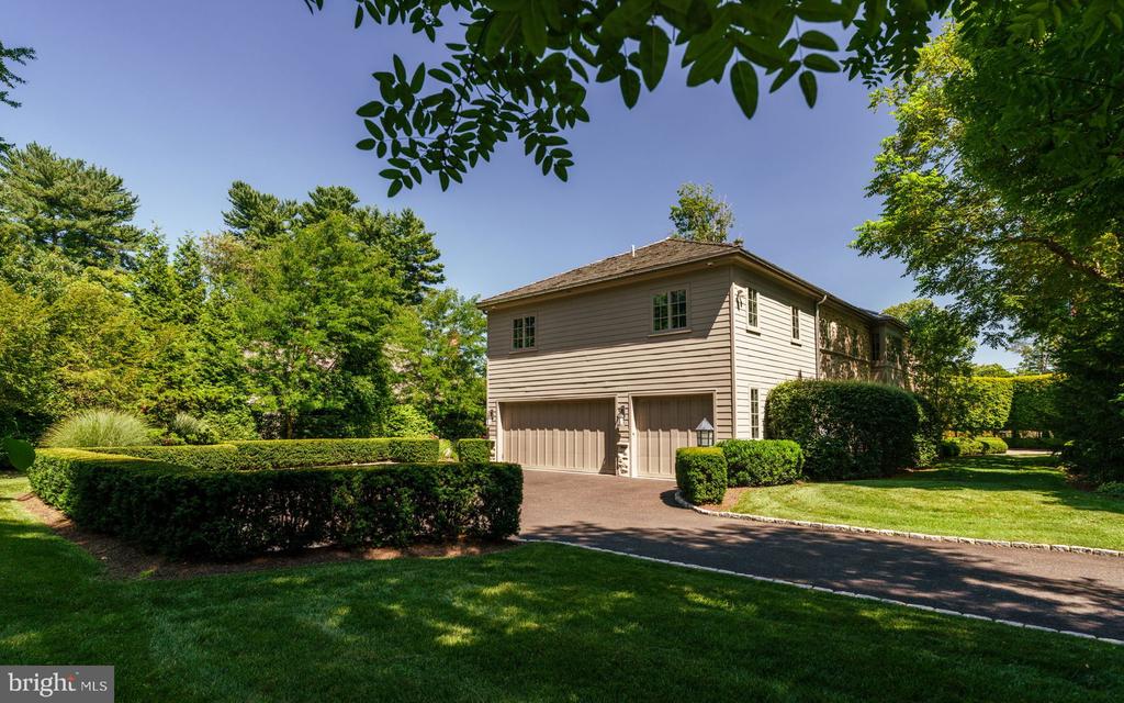 415 W MORELAND AVENUE