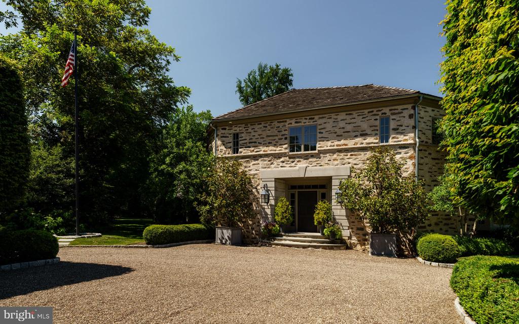 415 W MORELAND AVENUE