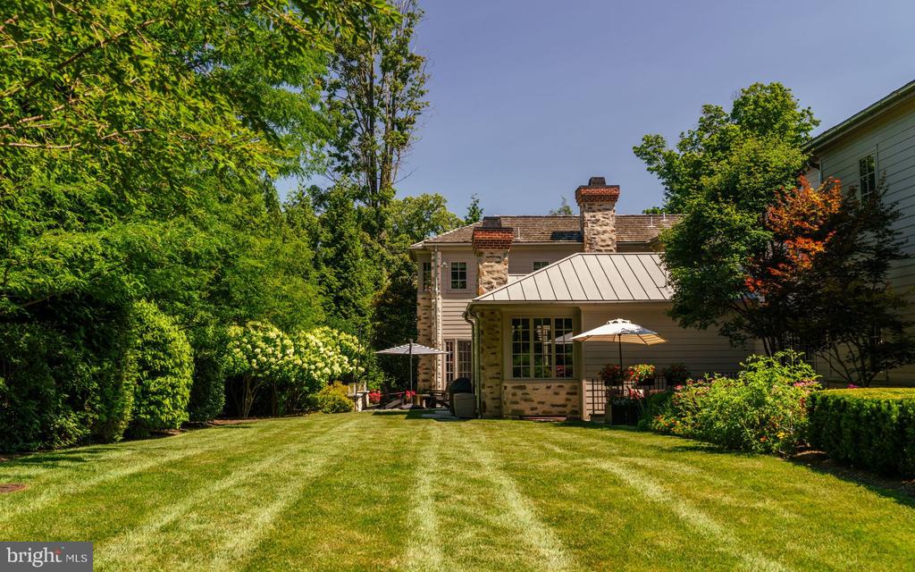 415 W MORELAND AVENUE