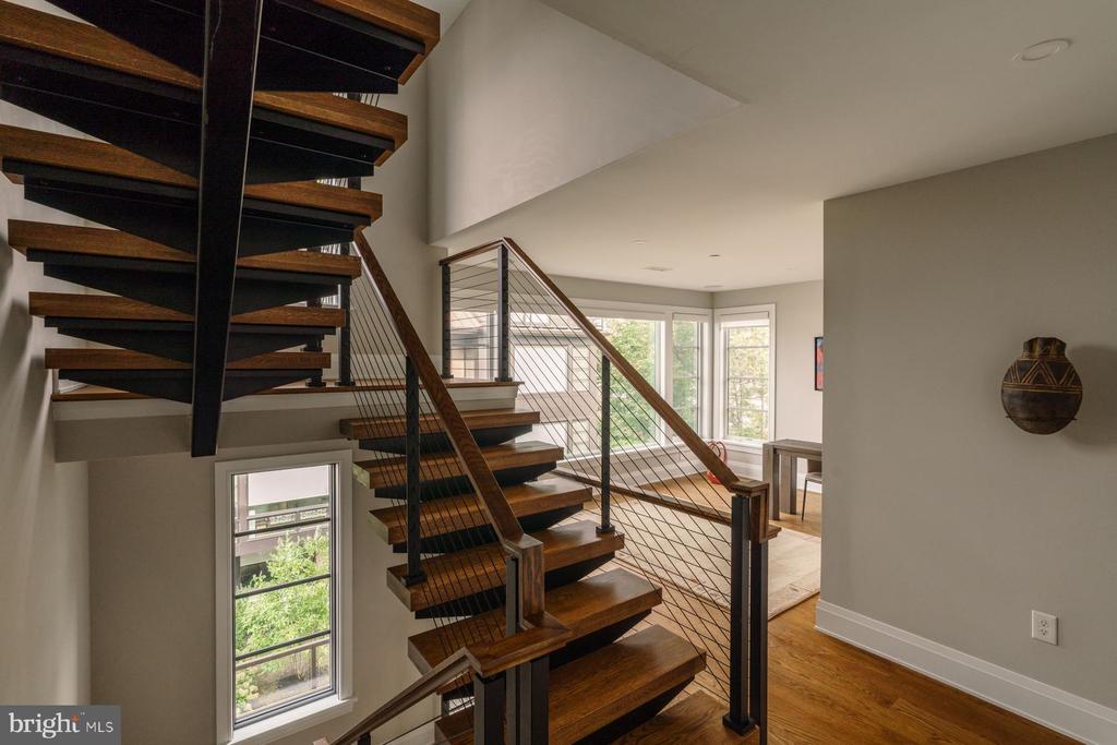 30 W HIGHLAND AVENUE Unit: 5
