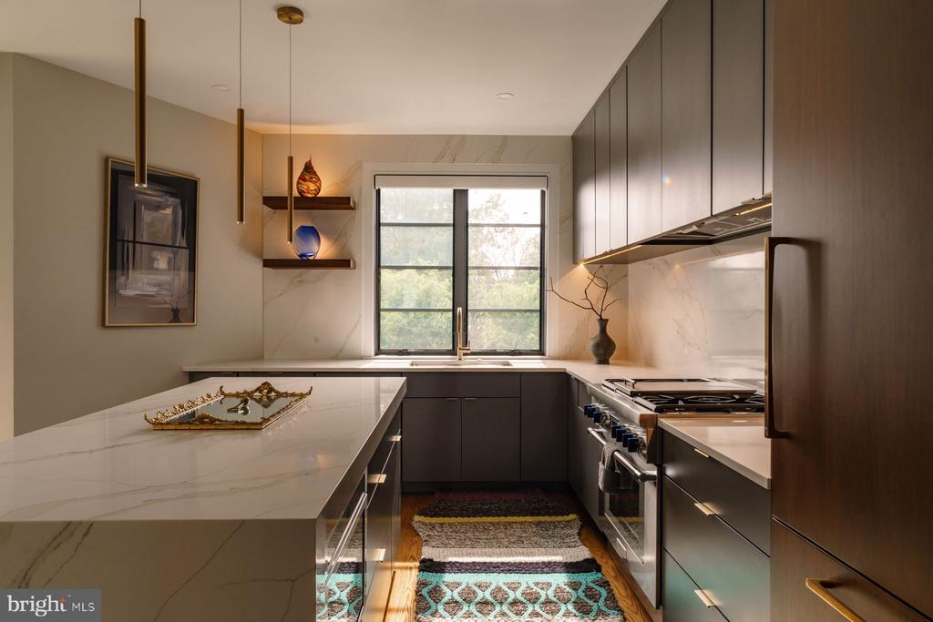 30 W HIGHLAND AVENUE Unit: 5