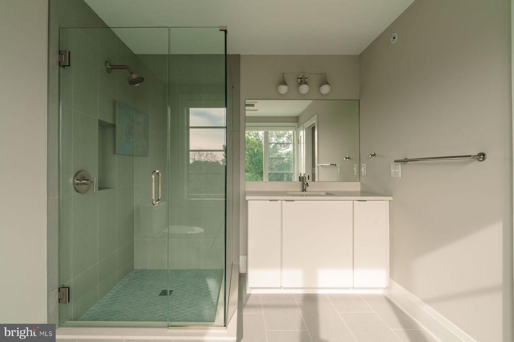 30 W HIGHLAND AVENUE Unit: 5