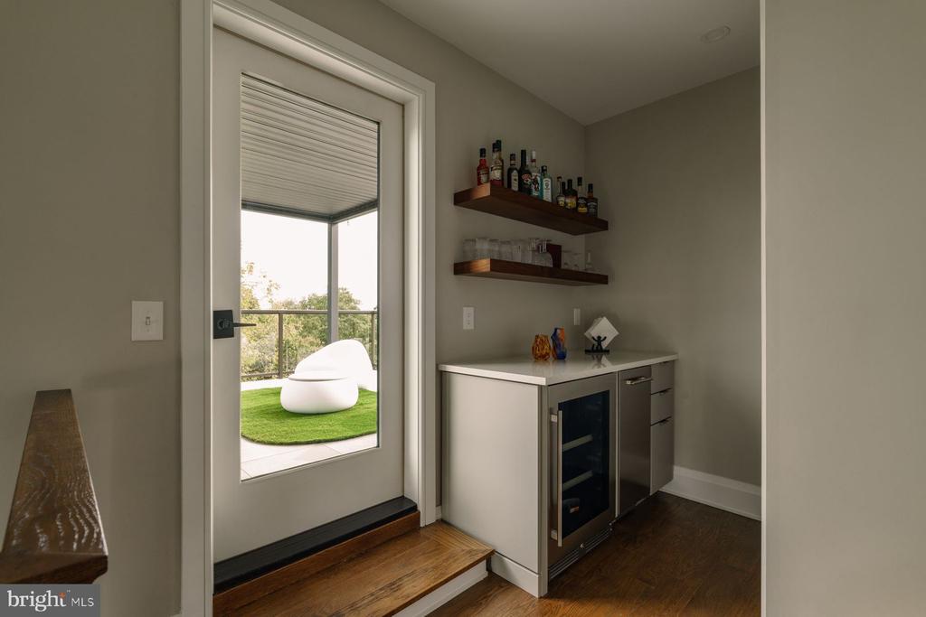 30 W HIGHLAND AVENUE Unit: 5