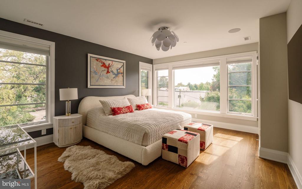 30 W HIGHLAND AVENUE Unit: 5