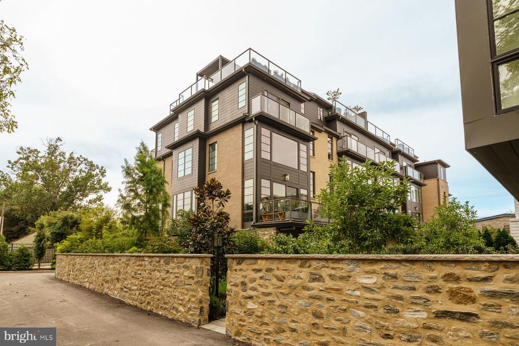 30 W HIGHLAND AVENUE Unit: 5
