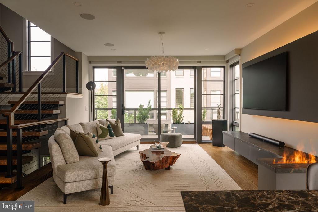 30 W HIGHLAND AVENUE Unit: 5