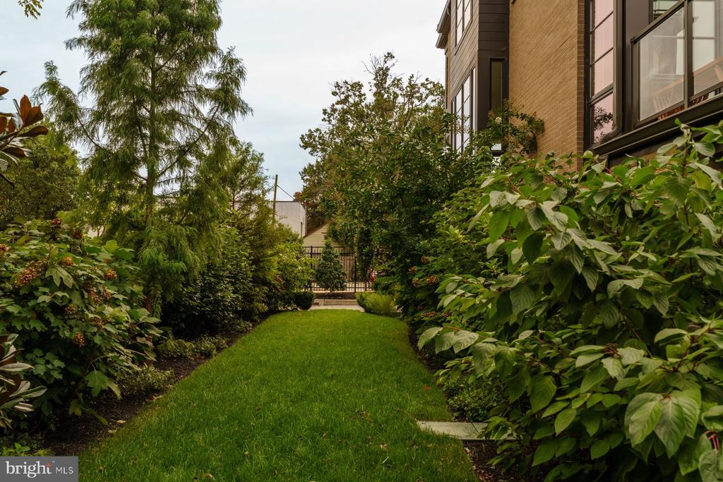 30 W HIGHLAND AVENUE Unit: 5